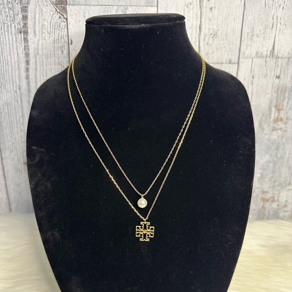 TORY BURCH pearl and logo double chain necklace in gold hardware